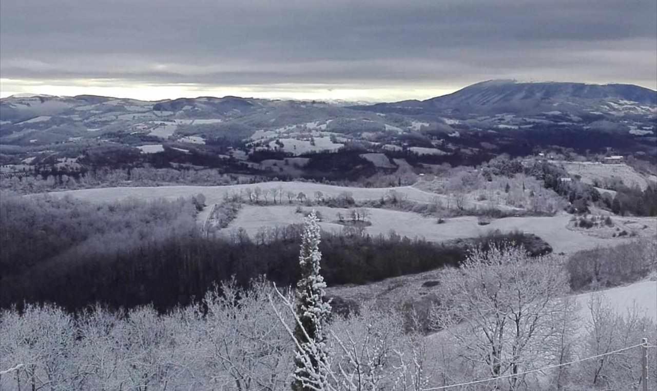 Agriturismo Montesalce Βίλα Γκούμπιο Εξωτερικό φωτογραφία